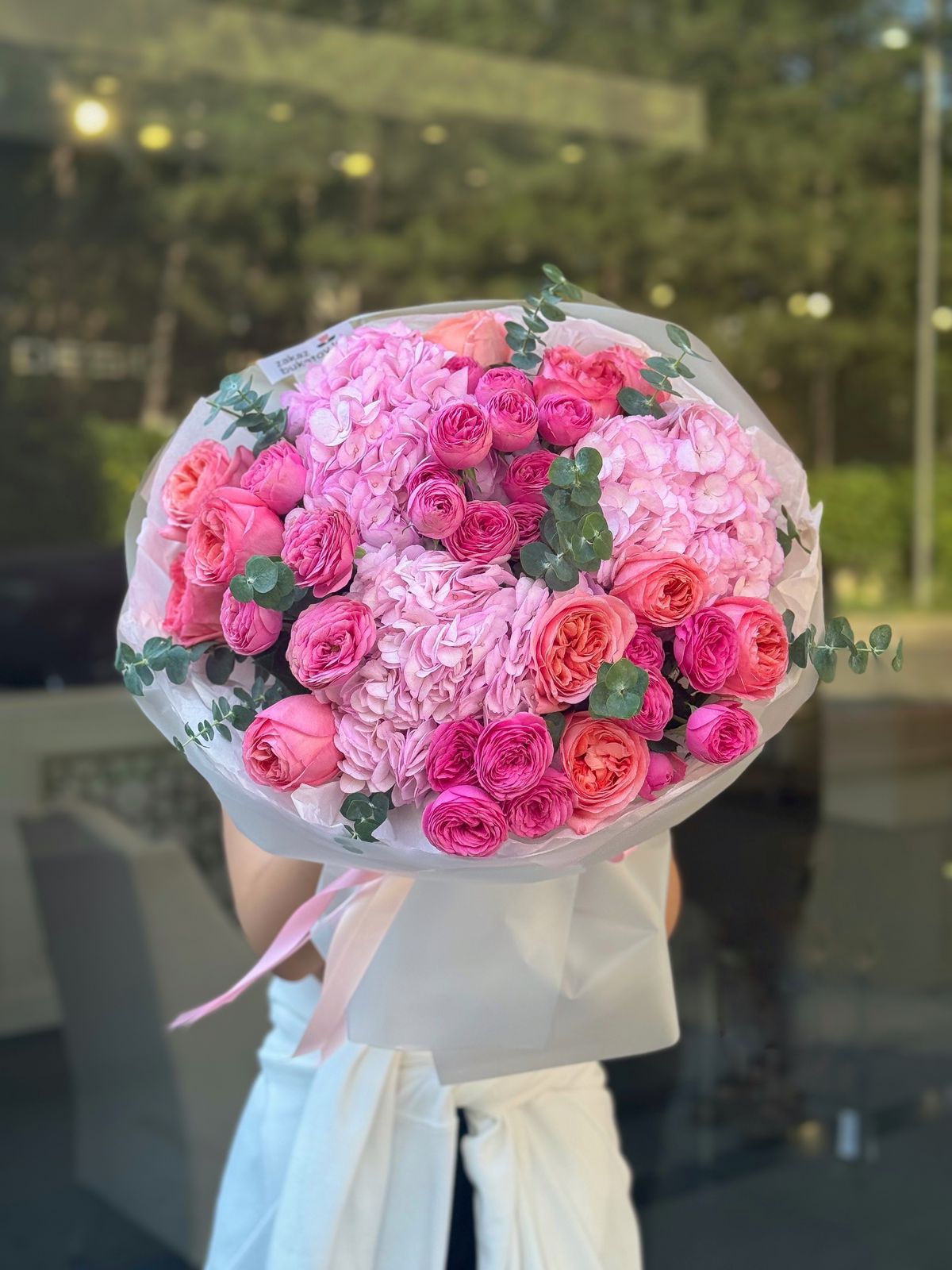 Букет "Сирена" из гортензий и роз