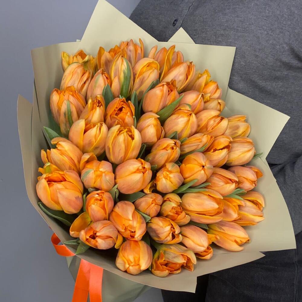 51 оранжевых пионовидных тюльпан
