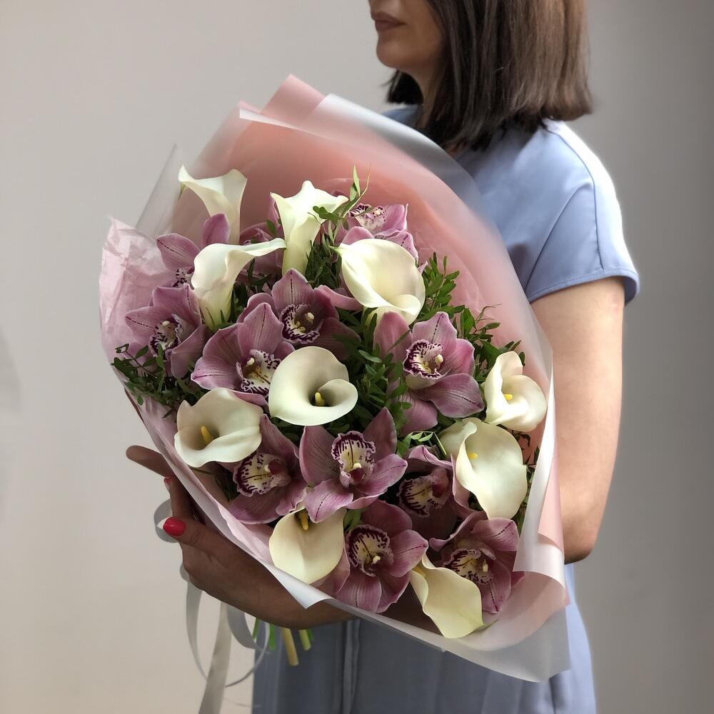 Композиция "Цицерия" из калл и орхидей