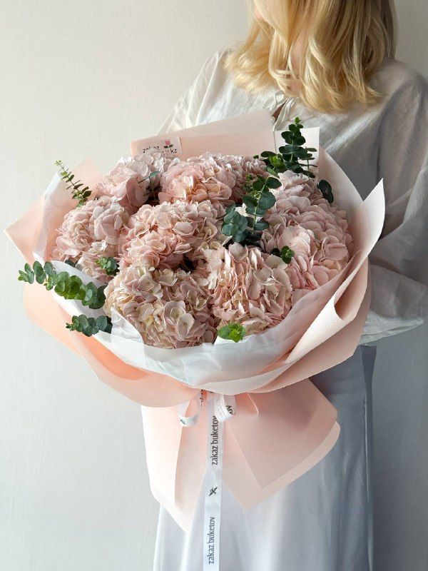 Букет из 7 гортензий