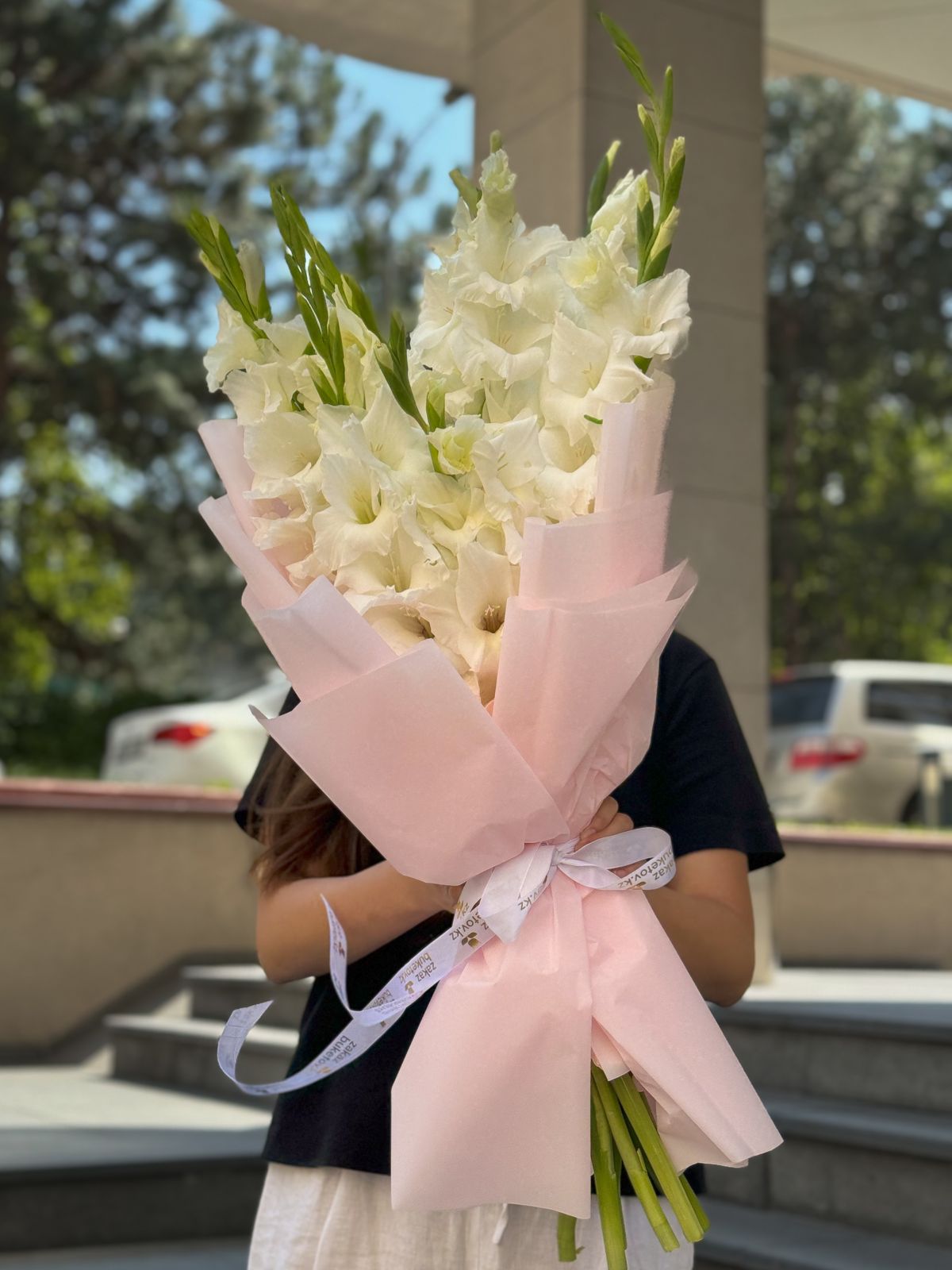 Букет "Любимому учителю" из гладиолусов