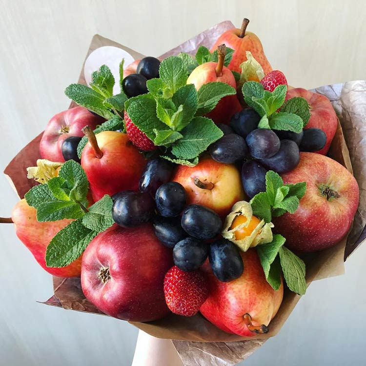 Букет из фруктов и цветов "Мятный"