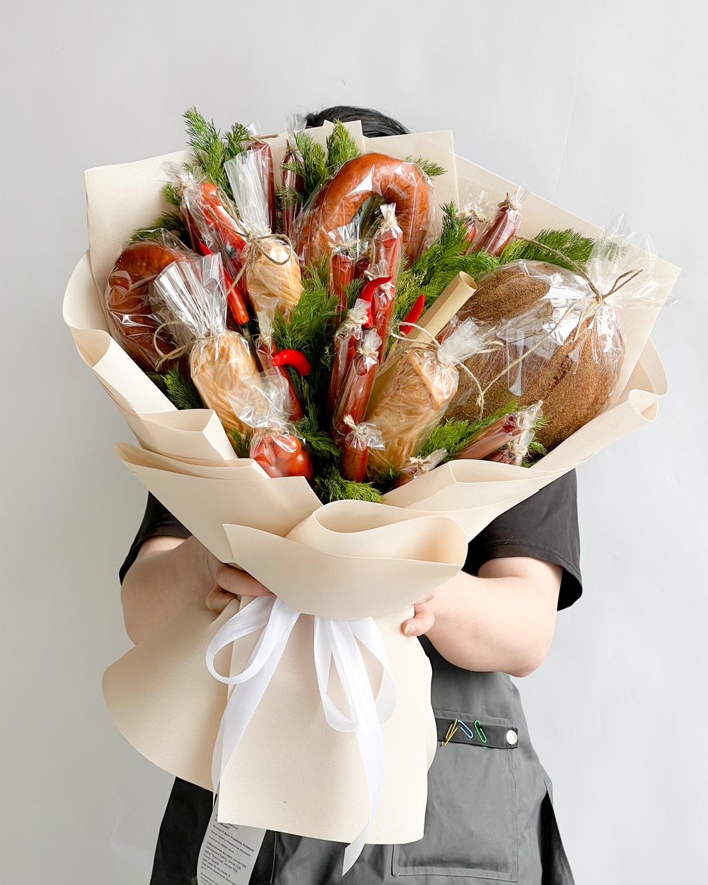 Съедобный букет "Император" из сыра и косбасы