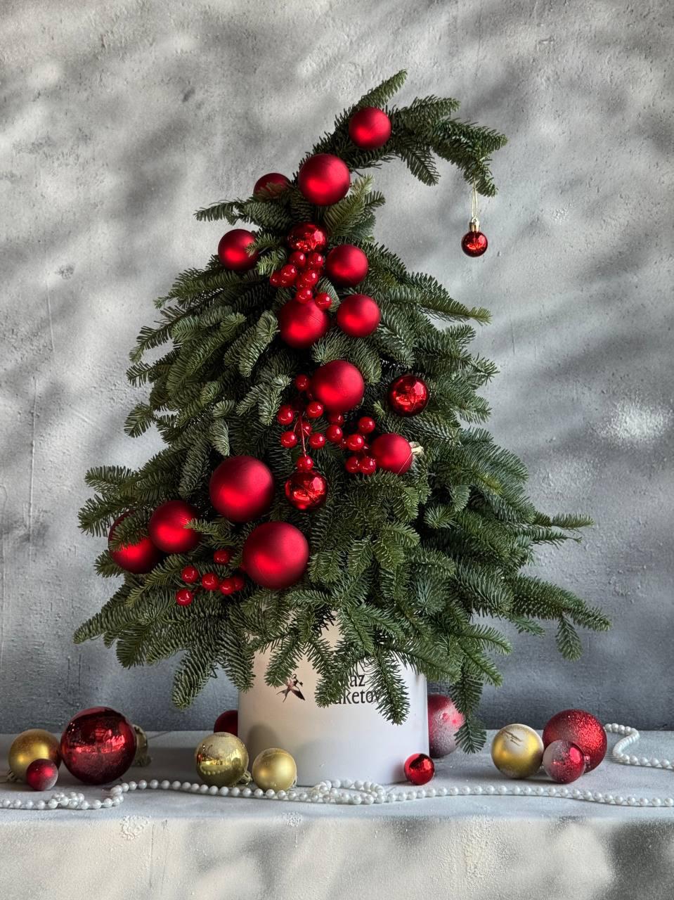 Елка "Red Snowfall"