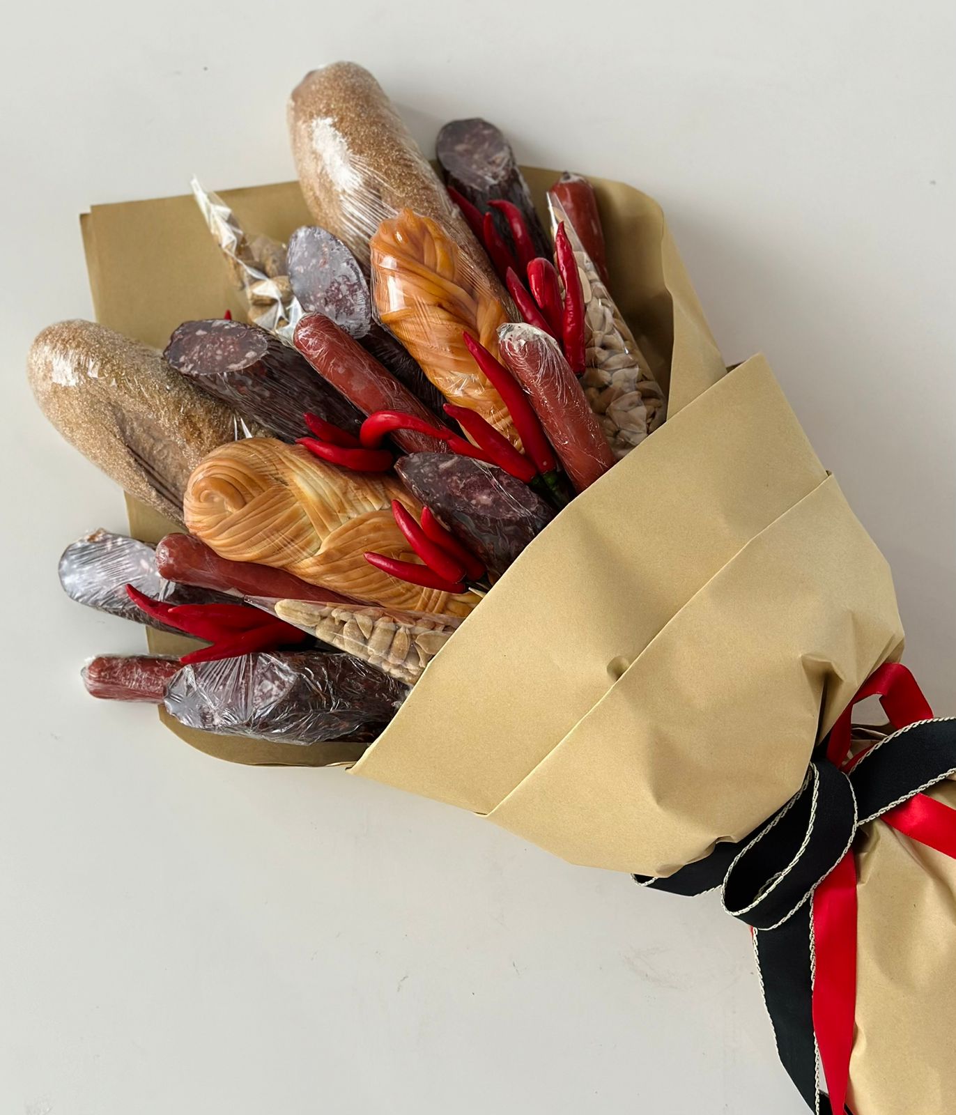 Мужской букет "Зевс" с сыром, колбасками  орешками