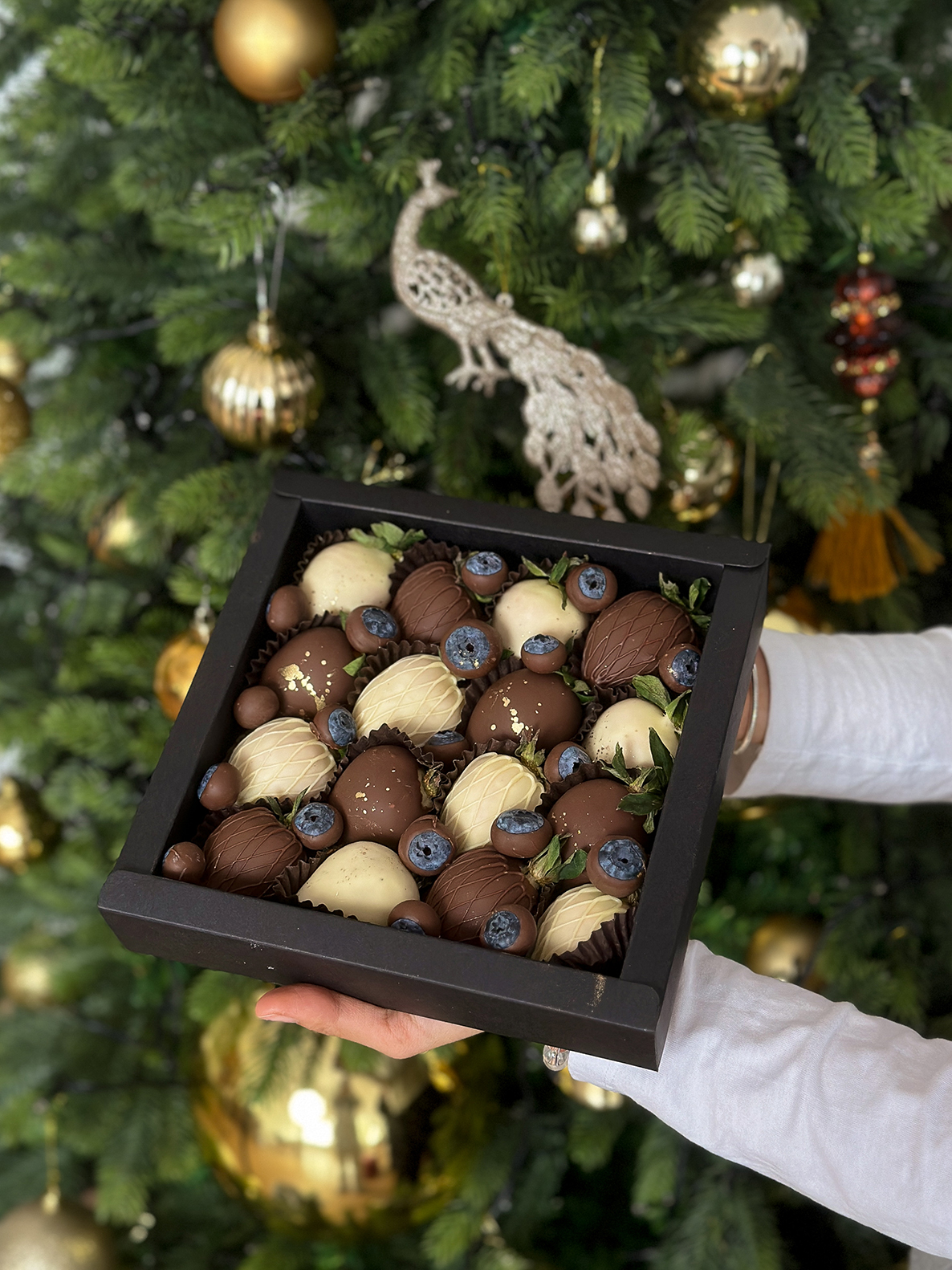 Клубничный бокс "Sweet Chess" клубника и голубика шоколаде