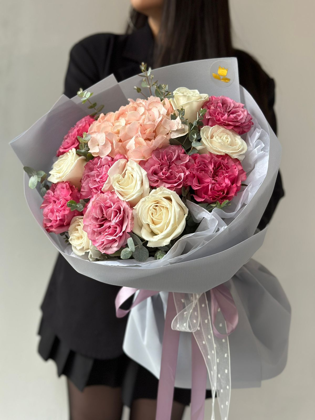 Букет "Liana" из гортензий, роз и эвкалипта