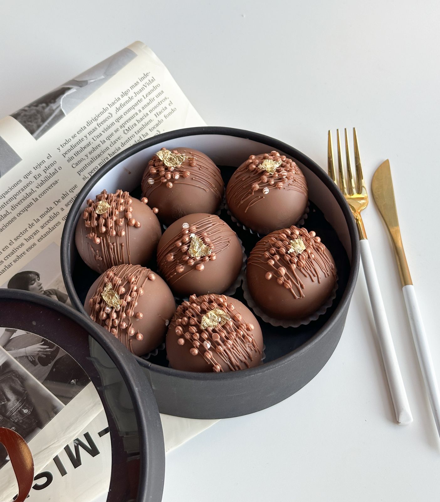 Бокс с пирожными "Chocoballs"