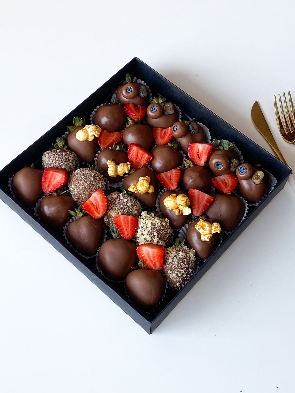 Клубничный бокс "Twinkle" из клубники в шоколаде