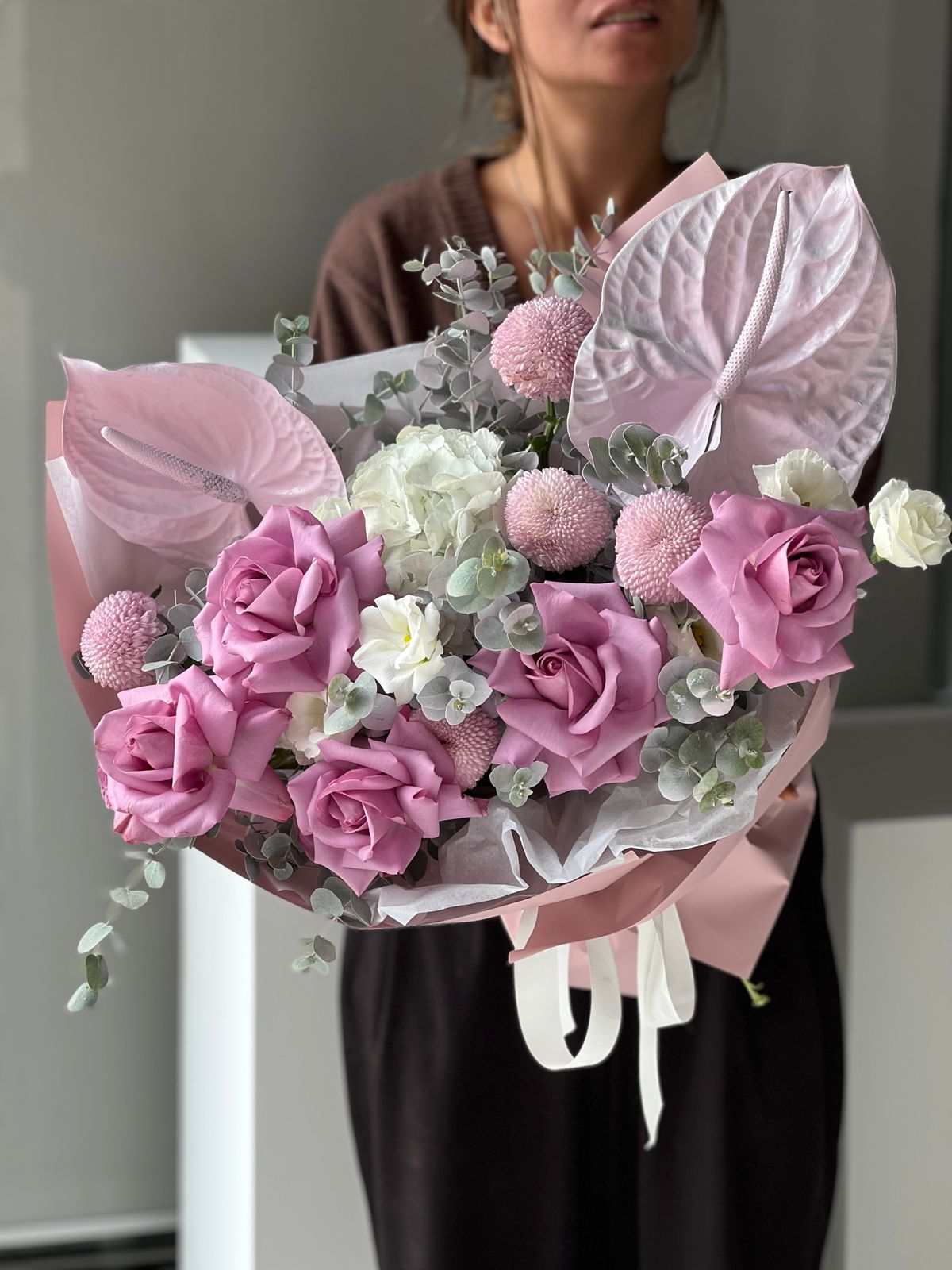 Букет "Pretty Woman" из Антуриума, роз, гортензий и хризантем 
