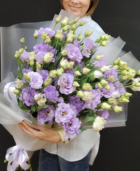 Букет из 21 фиолетового лизиантуса