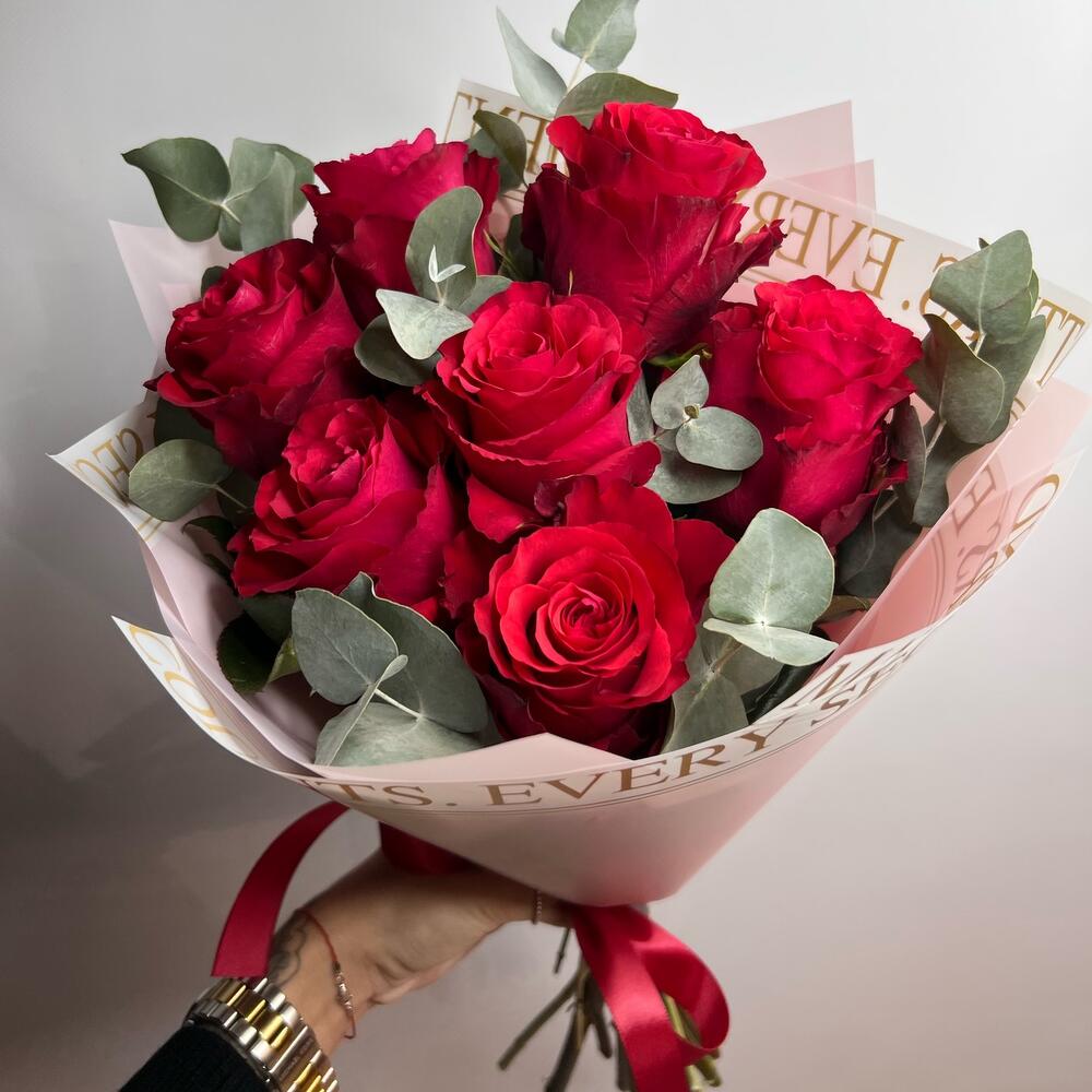 Букет из роз и эвкалипта "С любовью"