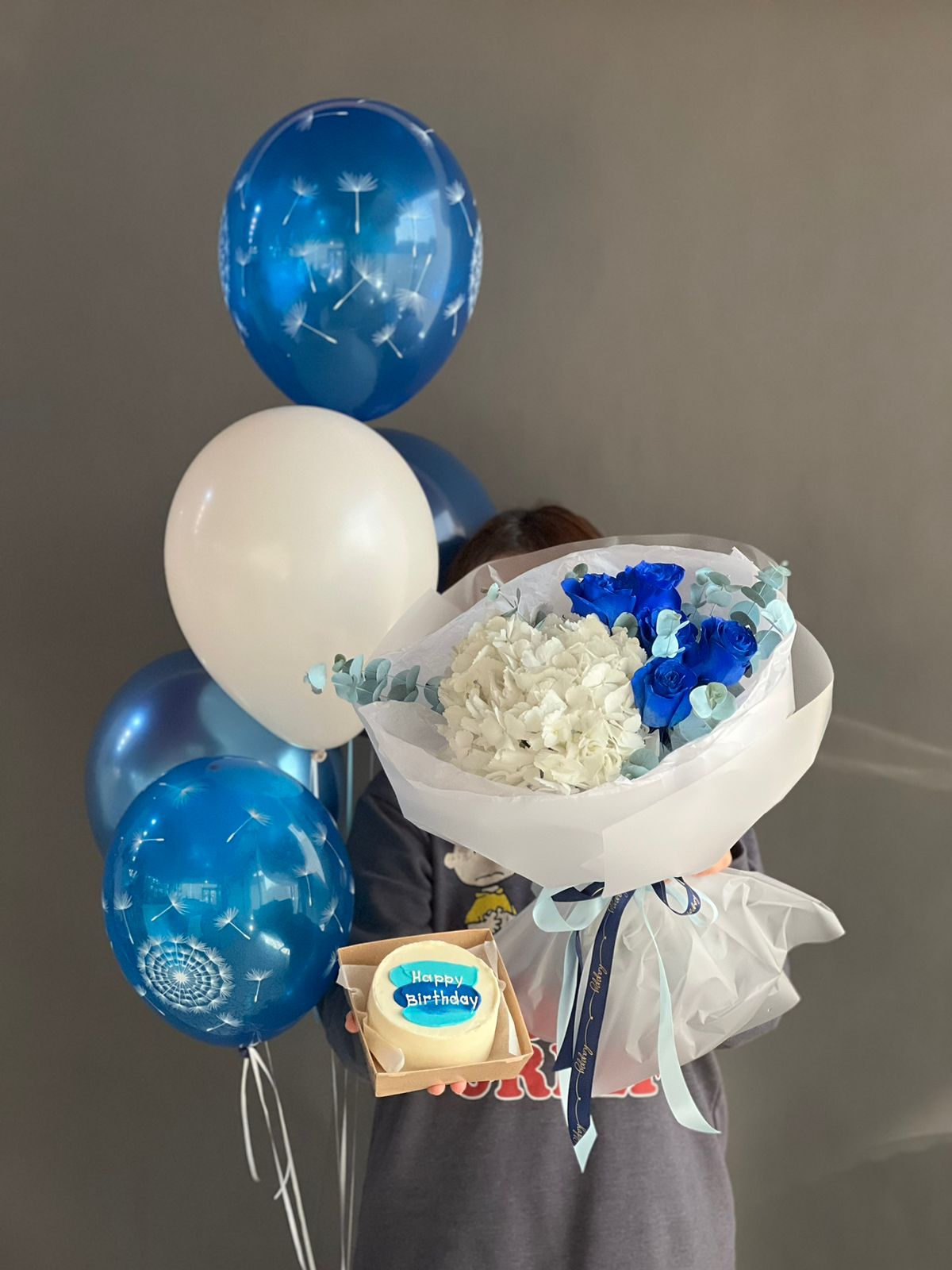 Сет "Воздушный" оригинальный букет, шарики и тортик