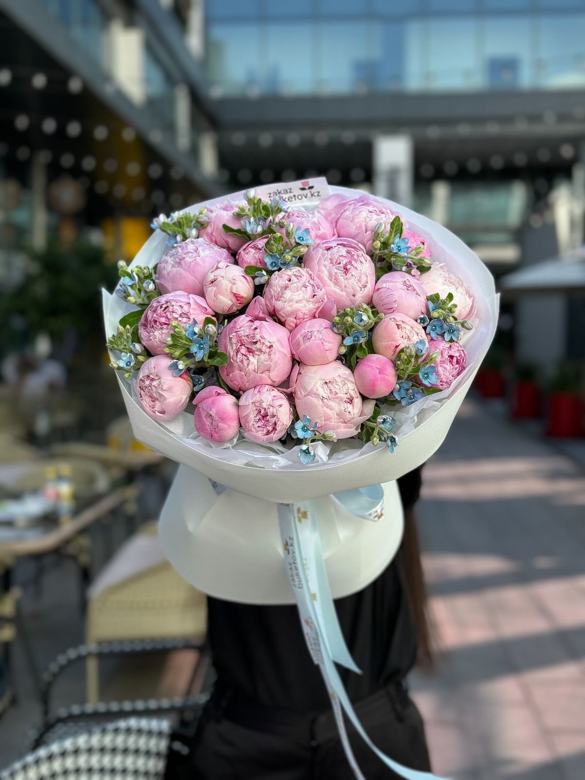 Букет "Монпасье" из пионов и твидии