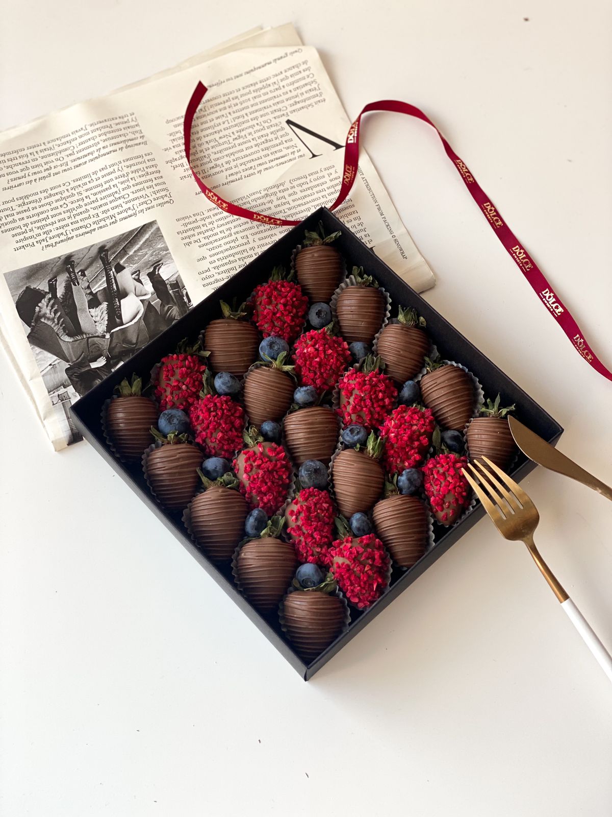 Клубничный бокс "Эстелла" клубника в молочном шоколаде