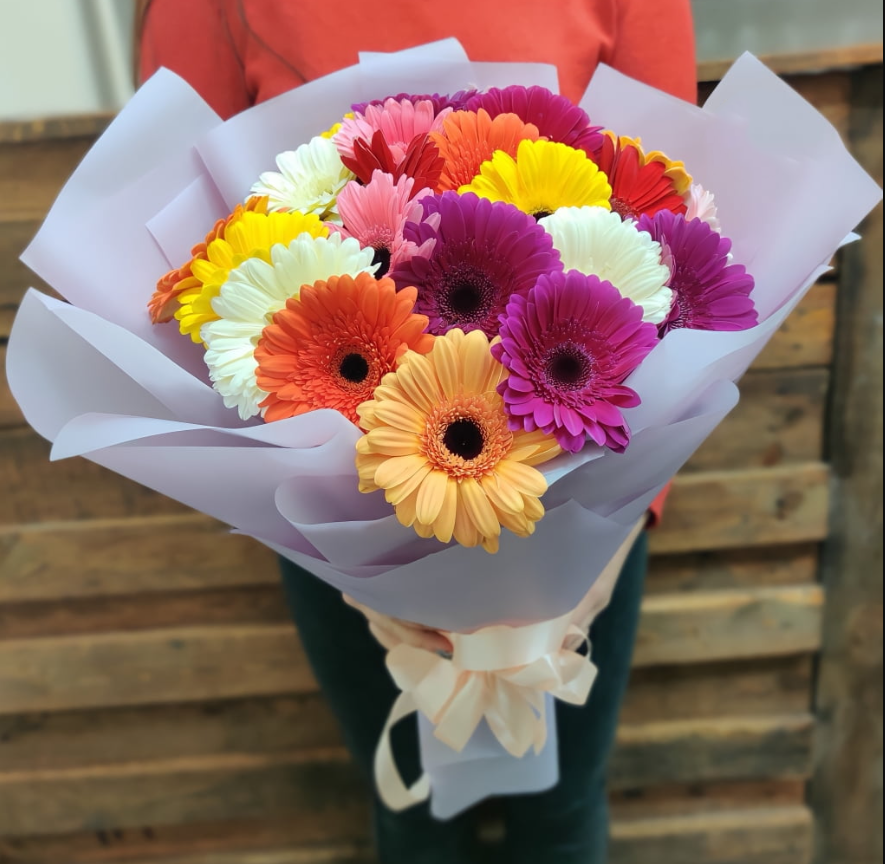 Букет из 35 ярких гербер