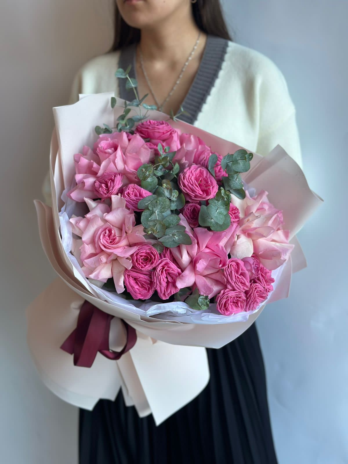 Букет "Звездный свет" из роз и эвкалипта