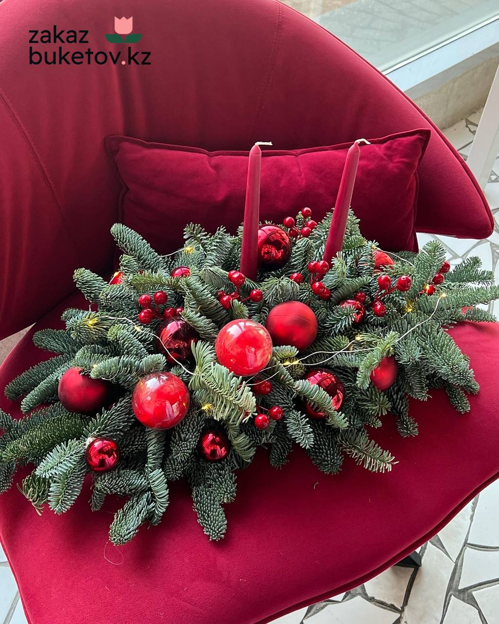Настольная новогодняя композиция "Red miracle" из нобилиса