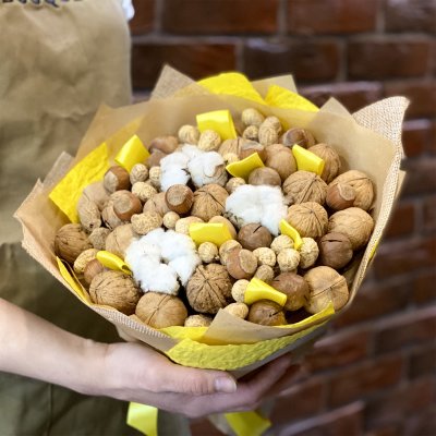 Букет из орехов "Солнечный заряд"