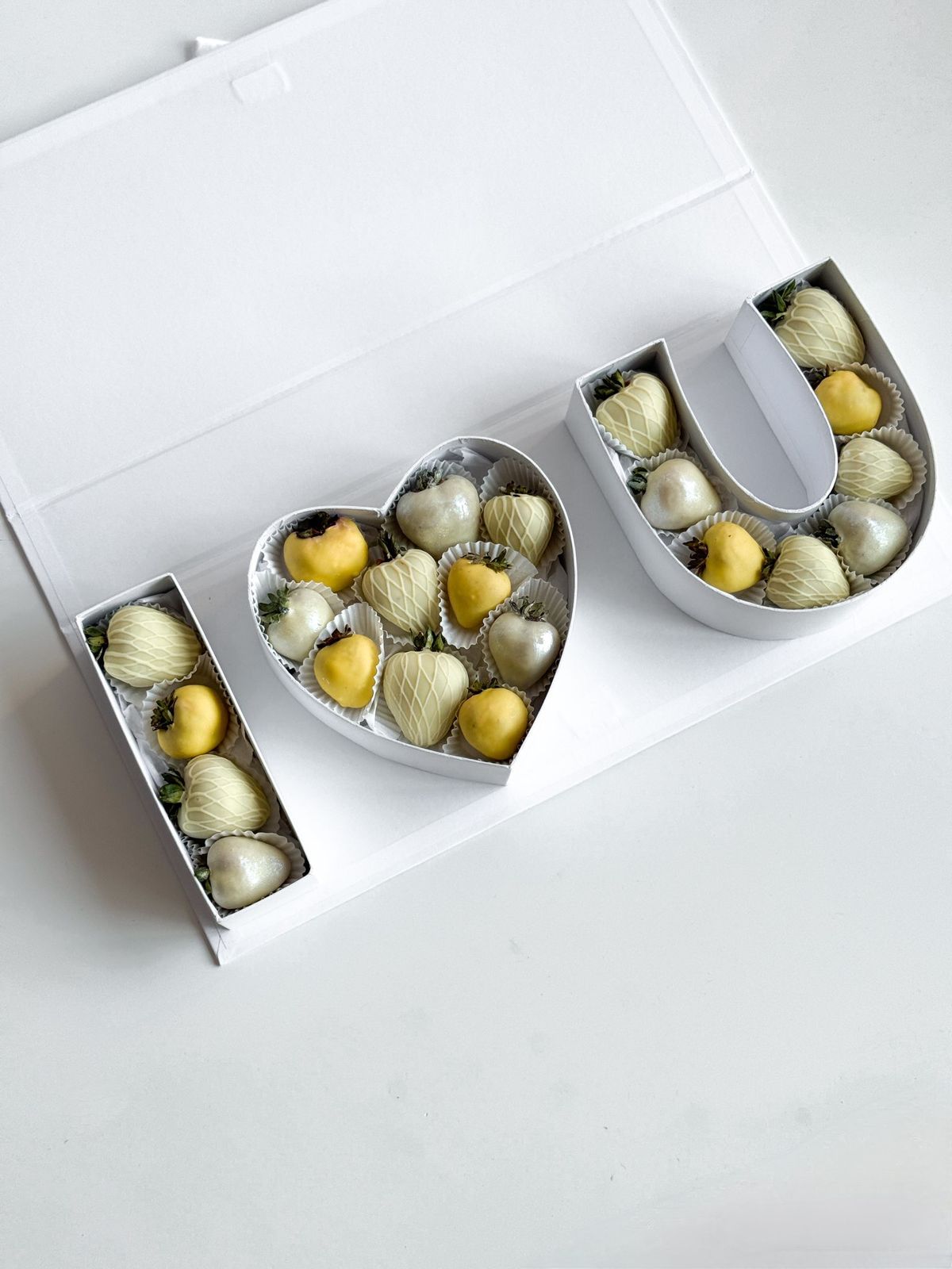 Клубничный бокс "I love you" White