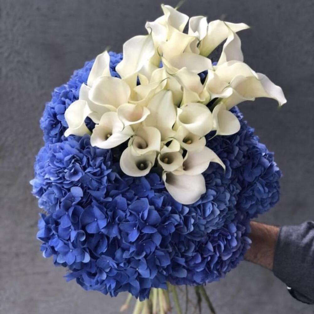 Композиция "Volcano" из гортензий и калл