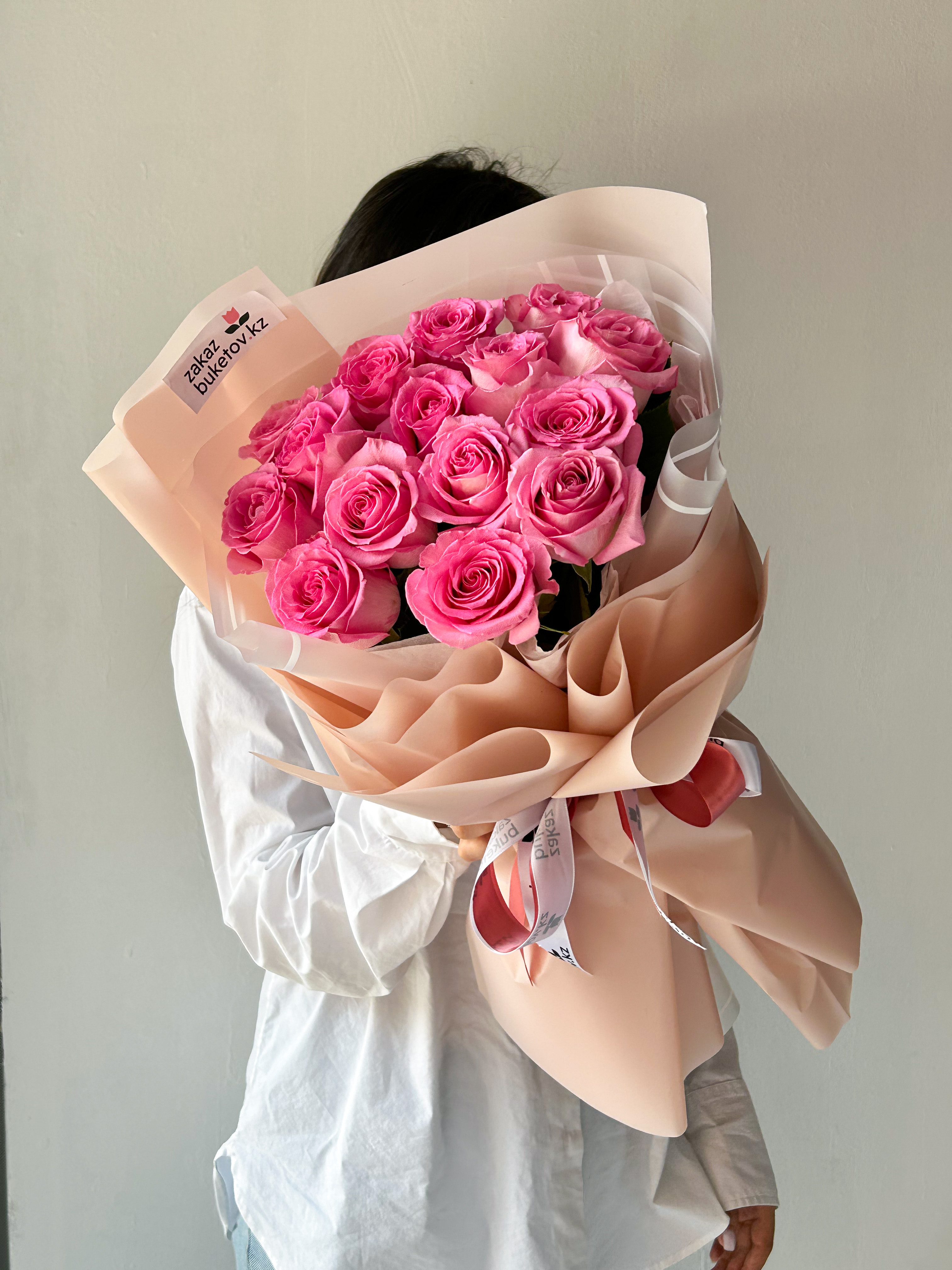 15 розовых голландских роз