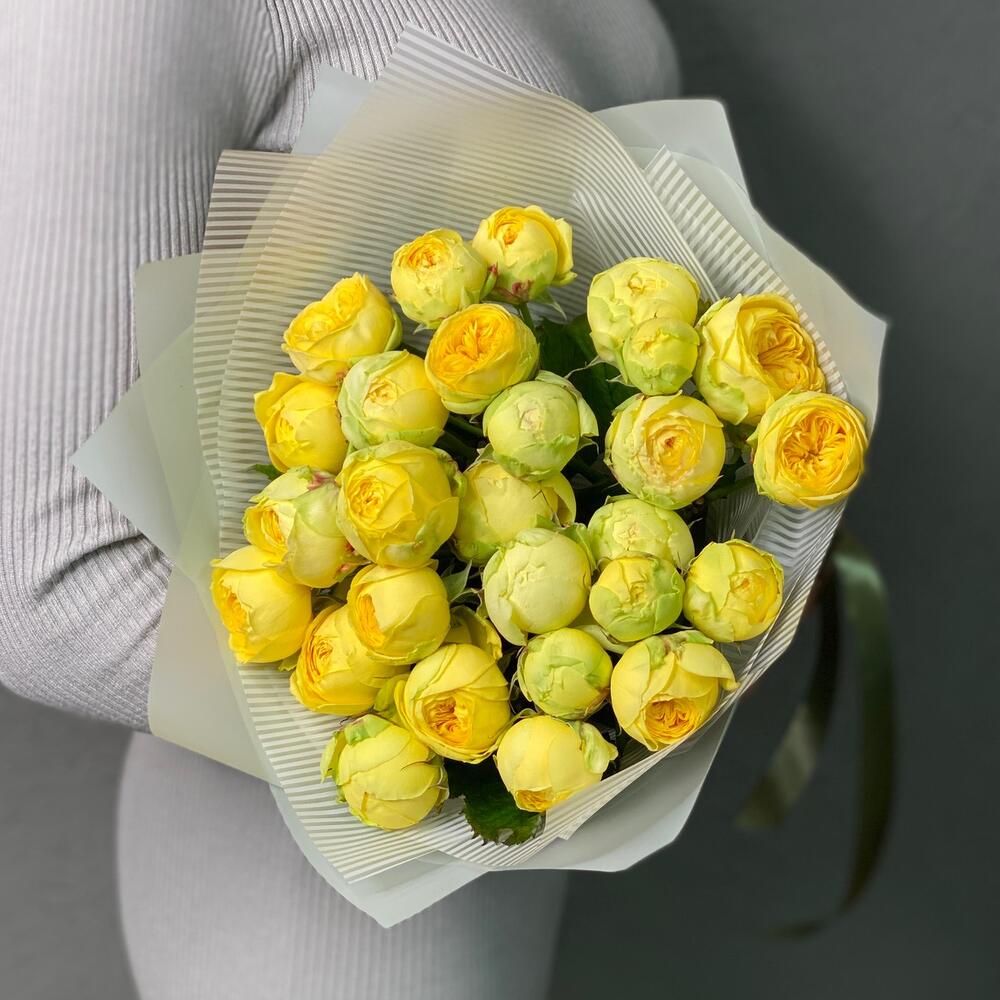 Букет 11 желтых пионовидных кустовых роз