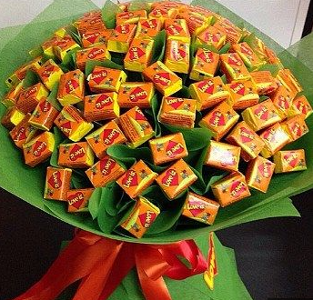 Букет из конфет "Love is"