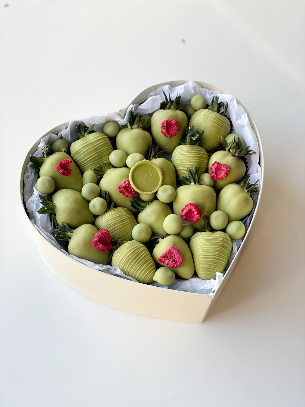 Клубничный бокс "Матча" клубника и голубика в шоколаде