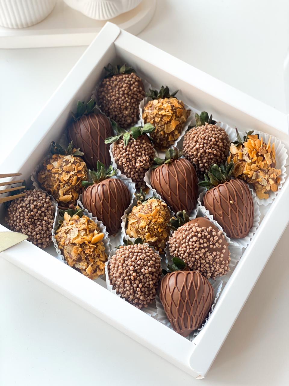 Клубничный бокс "Choco Fruit" клубника в молочном шоколаде