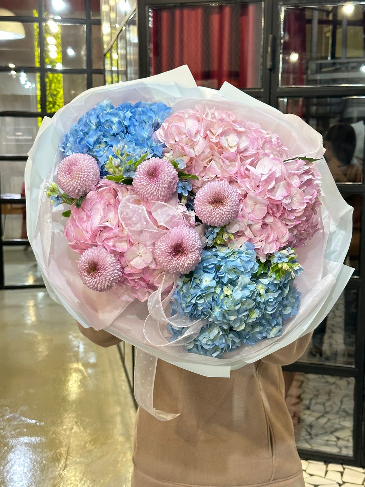 Букет "Теодора" з гортензии и хризантем