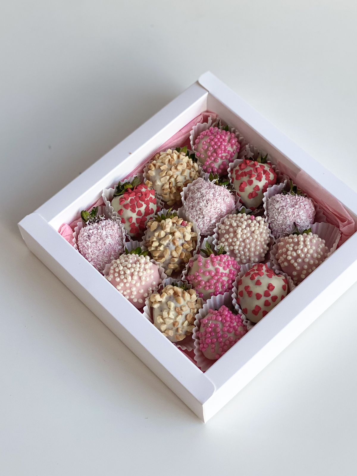 Клубничный бокс "Pink and White" клубника в шоколаде