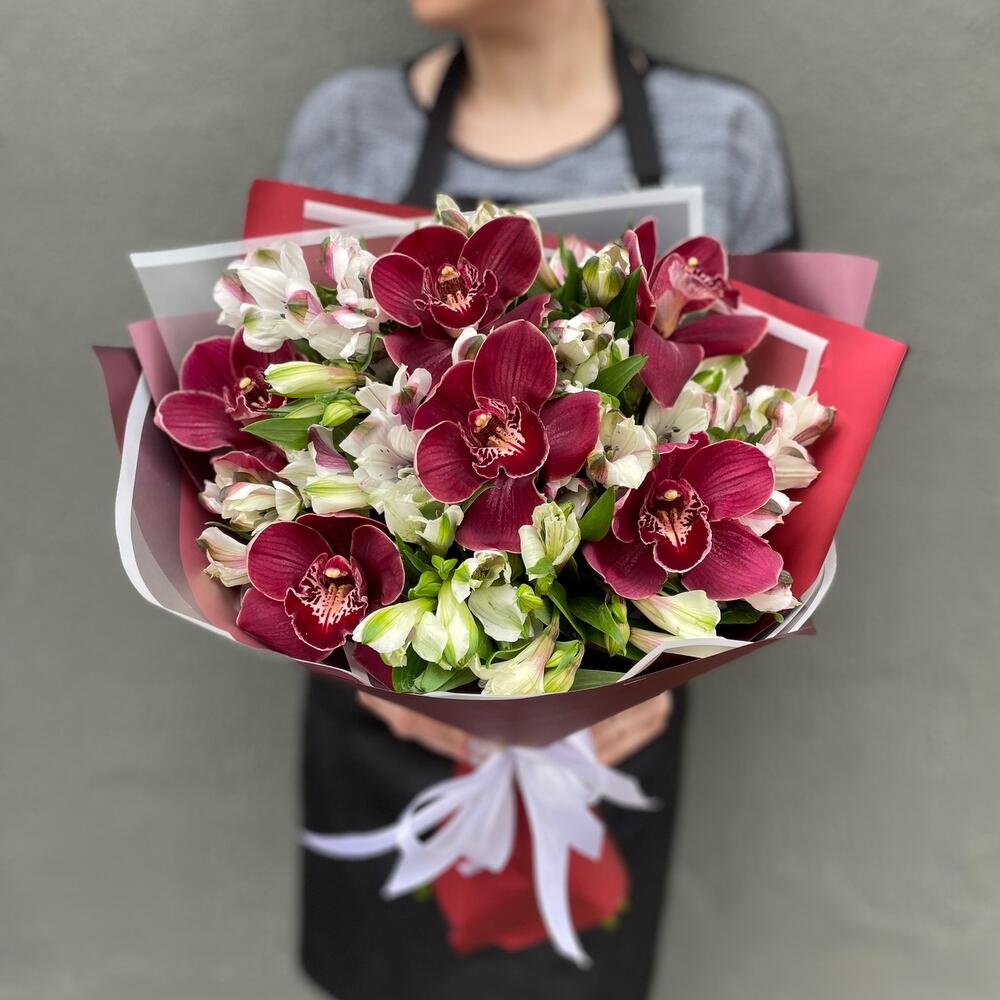 Букет "Шеридан" из альстромерий и орхидей
