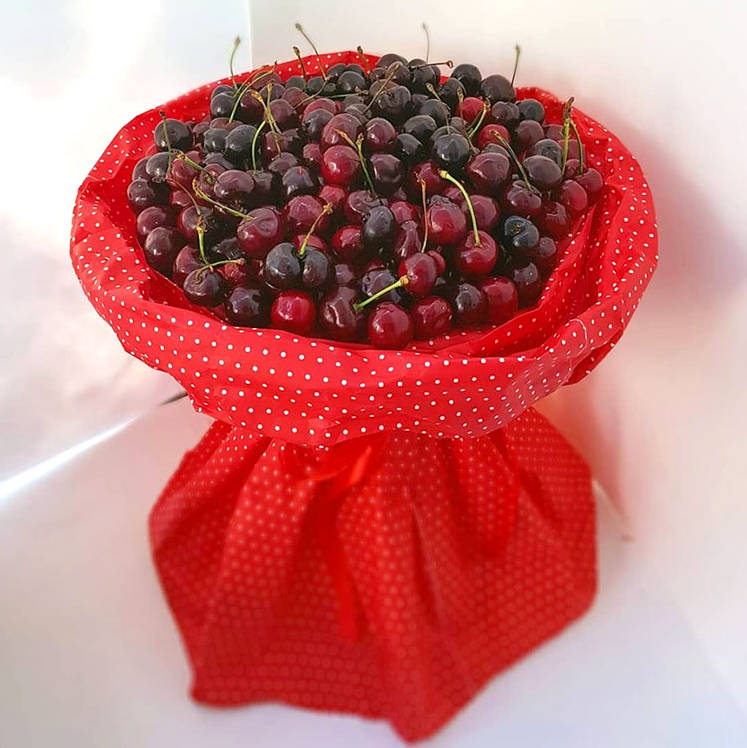 Букеты из фруктов и ягод "Cherry"