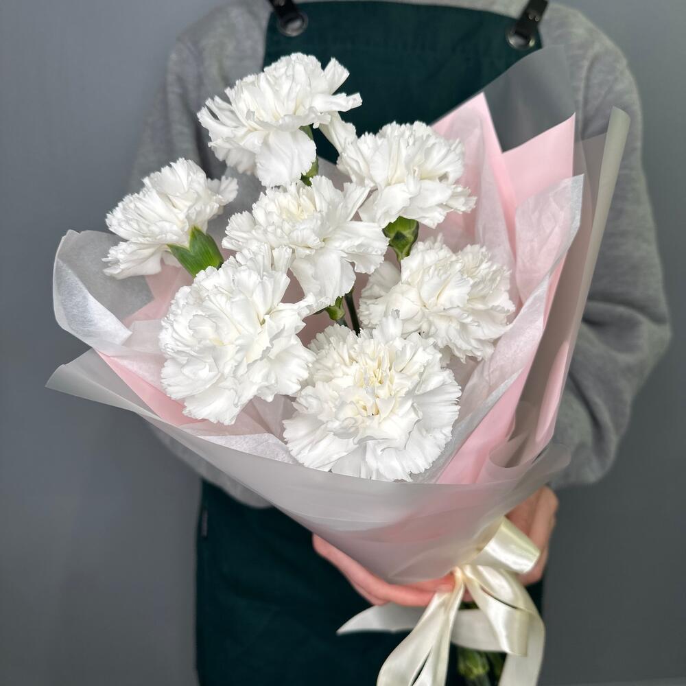 Букет из 7 белых гвоздик