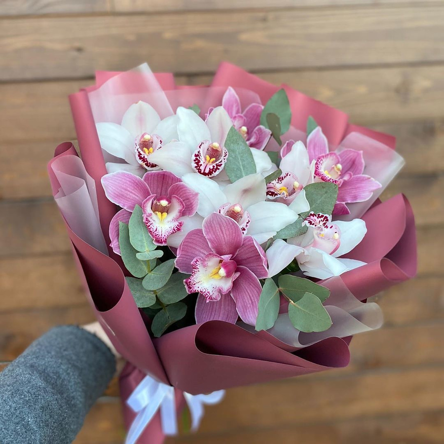 Букет "Eloise" их орхидей и эвкалипта