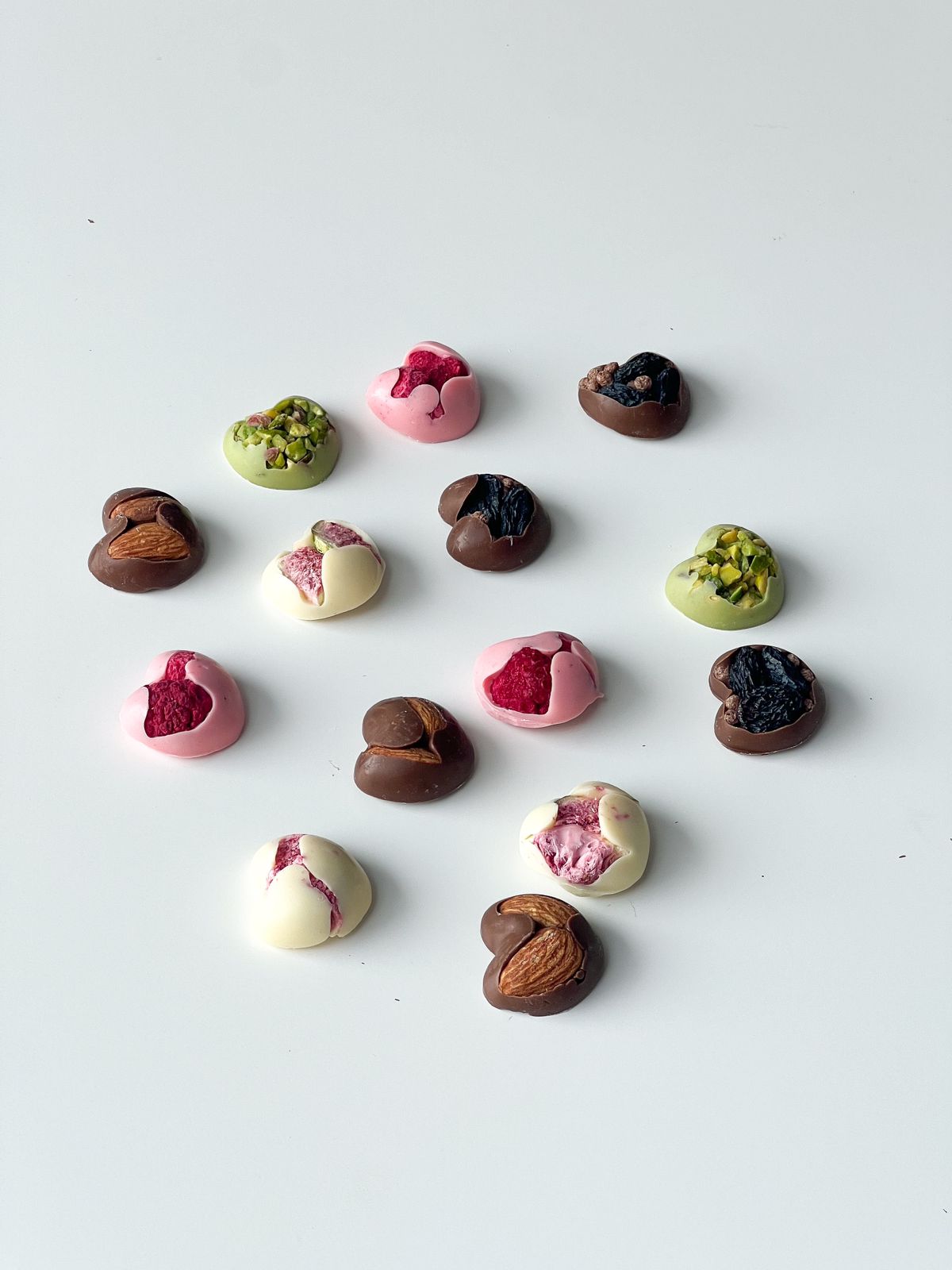 Бокс "Сердечки" шоколадные сердечки с начинкой