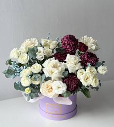 Композиция "Layla" из роз и крупноцветковых хризантем