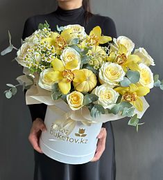 Композиция "Вагнер" из роз, орхидей, ромашек и кукурбиты в коробке