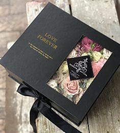 Композиция "With Love" с розами 