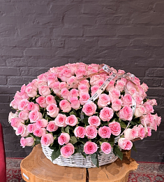 175 роз в корзине 