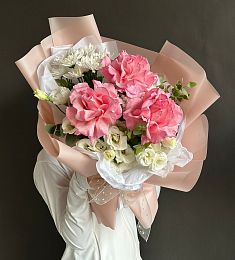 Букет "Margaret" из роз, хризантем и лизиантусов