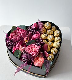 Композиция "Purple" с орхидеей, диантусом и розой в коробке