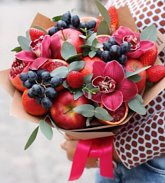 Букет из фруктов и цветов "Изюм"