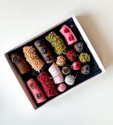 Фруктовый бокс "Tasty" бананы и черешня в шоколаде