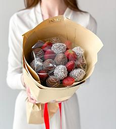Клубничный букет "Утро в Стамбуле" S из клубники в шоколаде с добавлением свежих ягод 