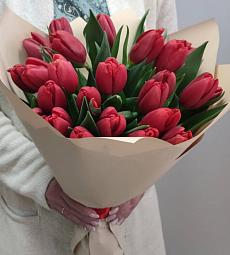 21 красных голландских тюльпан 