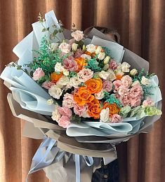 Букет "Eternity" из лизиантуса и роз