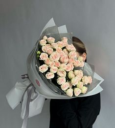 Букет "Lourdes" из пионовидных спрей роз
