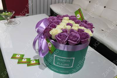 Фирменная коробка MAISON c голландскими розами 3